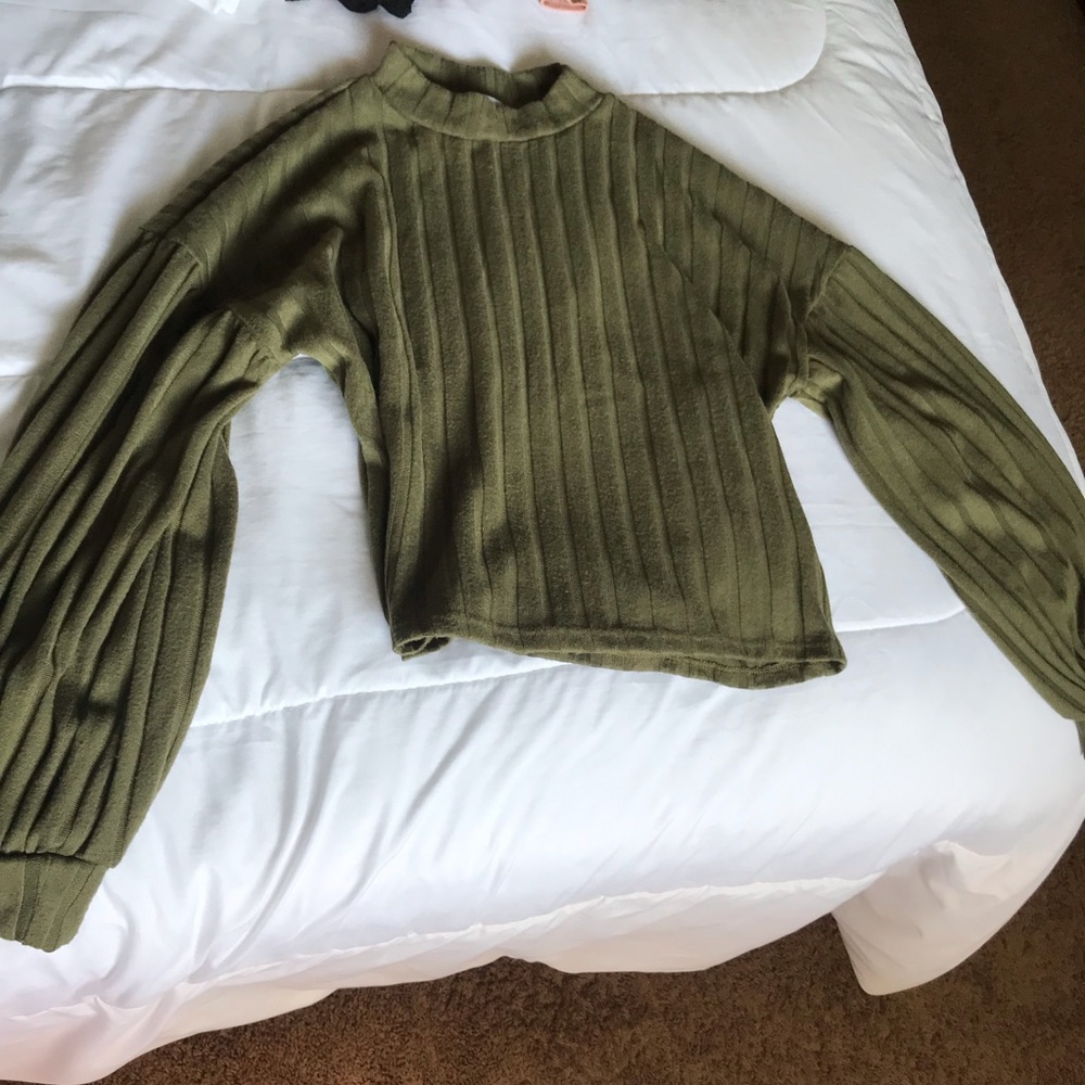 Long sleeve Crop top olive green